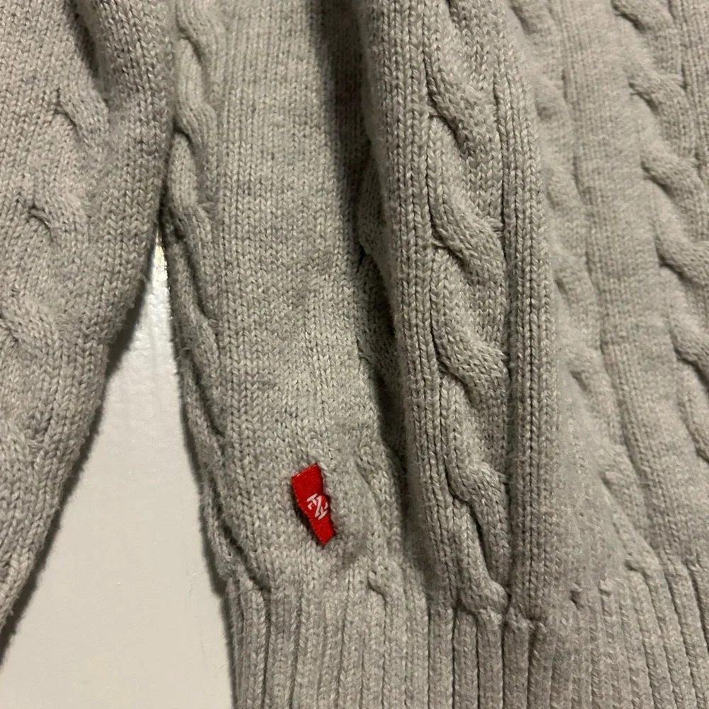 Men's Gray Izod Cable Knit Sweater